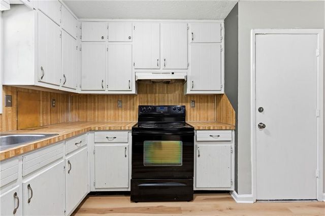 399 Hearth Place, Lawrenceville, GA 30043