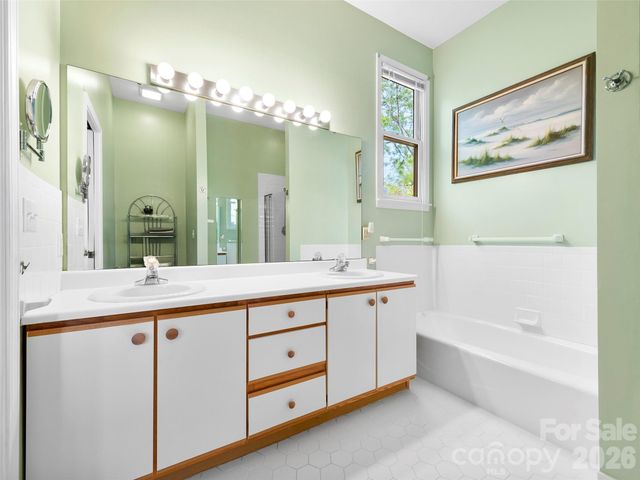 29 Tisha Lane, Hendersonville, NC 28739