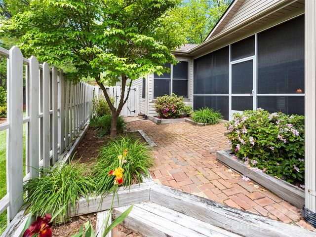 29 Tisha Lane, Hendersonville, NC 28739