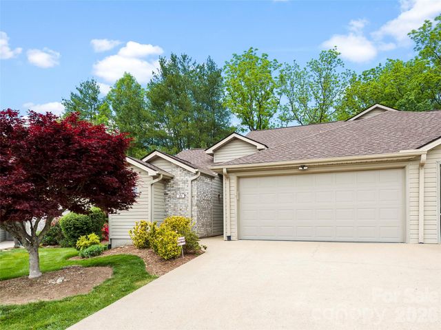 29 Tisha Lane, Hendersonville, NC 28739