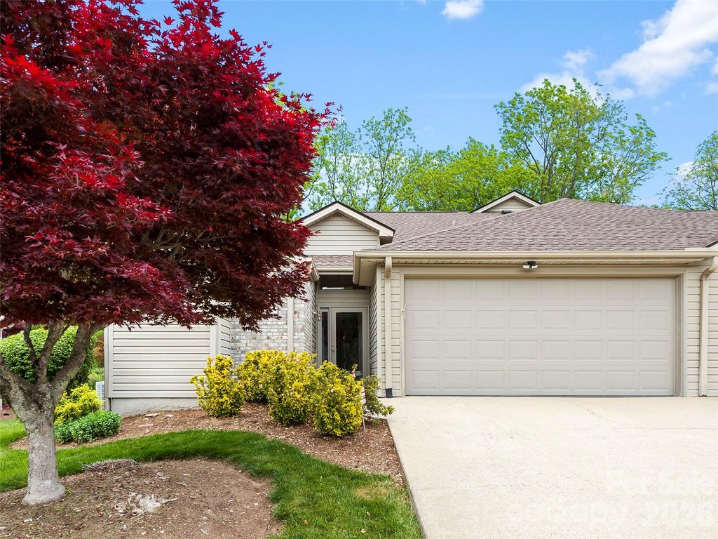 29 Tisha Lane, Hendersonville, NC 28739