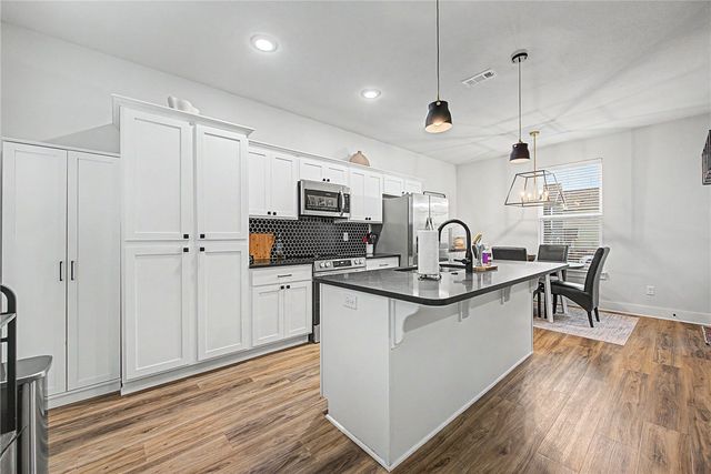 3075 W Tulsa Street, Fayetteville, AR 72704
