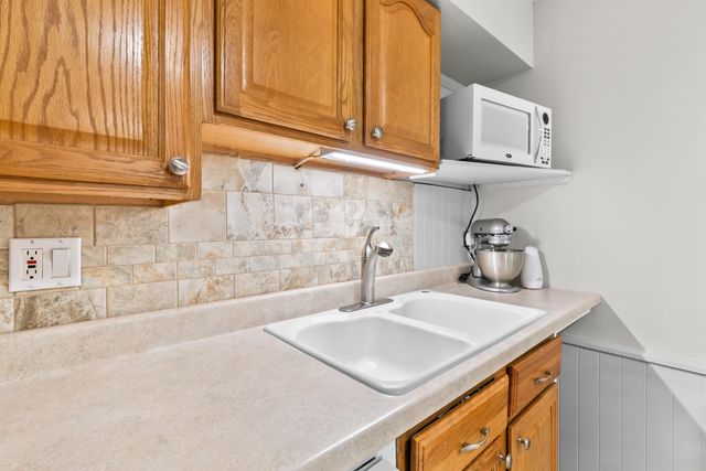 3100 WAKEMAN Drive, Council Bluffs, IA 51501