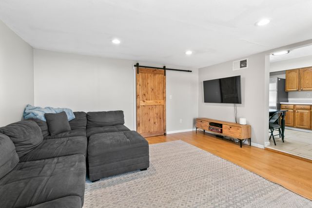 3100 WAKEMAN Drive, Council Bluffs, IA 51501