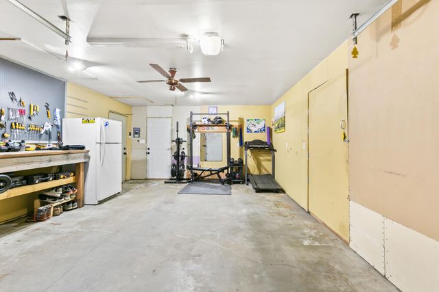 3100 WAKEMAN Drive, Council Bluffs, IA 51501