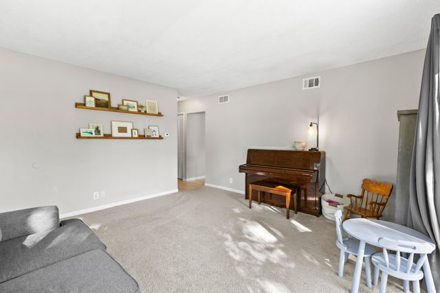 3100 WAKEMAN Drive, Council Bluffs, IA 51501