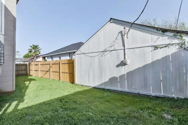 2424 38th Street, Galveston, TX 77550