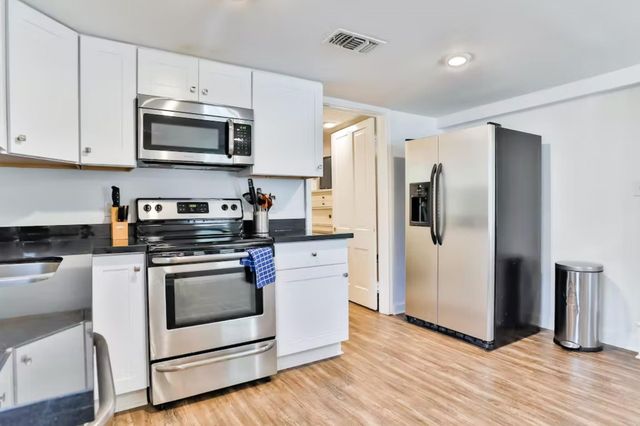 2424 38th Street, Galveston, TX 77550