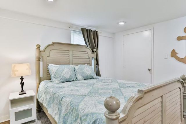 2424 38th Street, Galveston, TX 77550