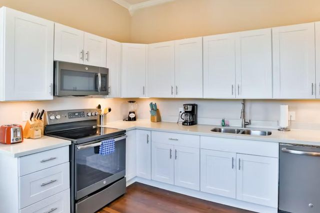 2424 38th Street, Galveston, TX 77550