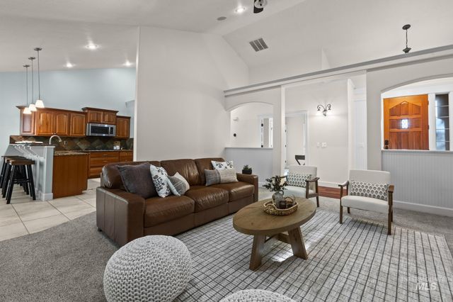 4946 N Villa Ridge Way, Boise, ID 83703