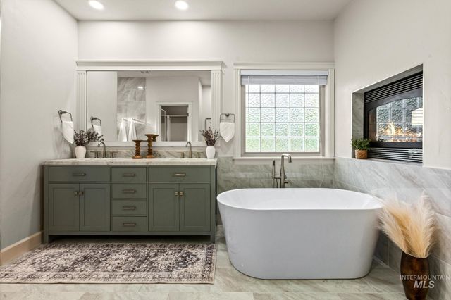 4946 N Villa Ridge Way, Boise, ID 83703