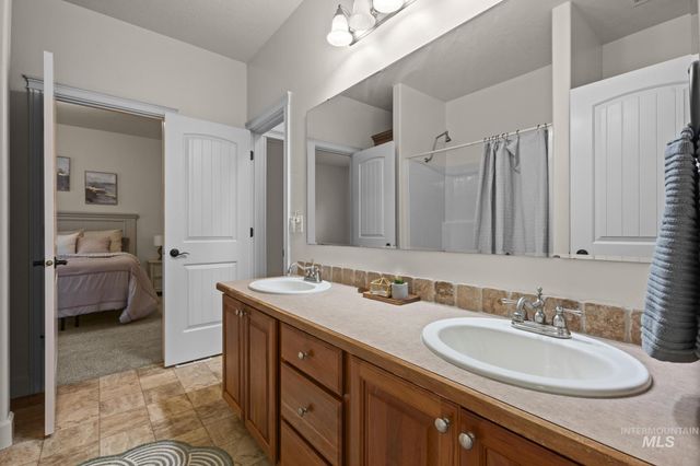 4946 N Villa Ridge Way, Boise, ID 83703