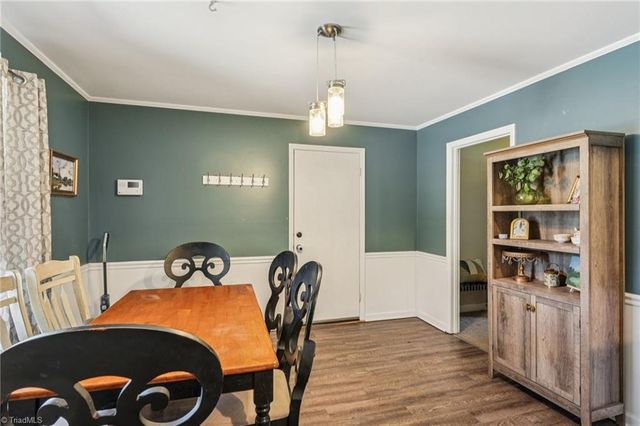 660 S Peace Haven Road, Winston-salem, NC 27103