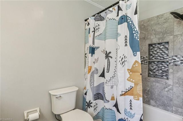 660 S Peace Haven Road, Winston-salem, NC 27103