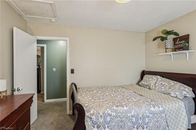 660 S Peace Haven Road, Winston-salem, NC 27103