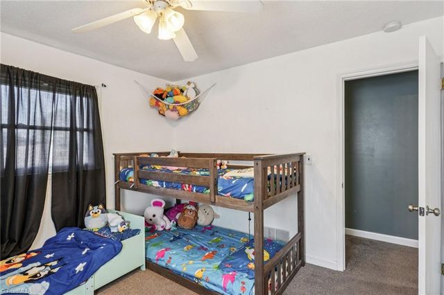 660 S Peace Haven Road, Winston-salem, NC 27103