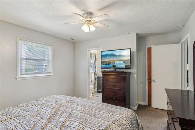 660 S Peace Haven Road, Winston-salem, NC 27103