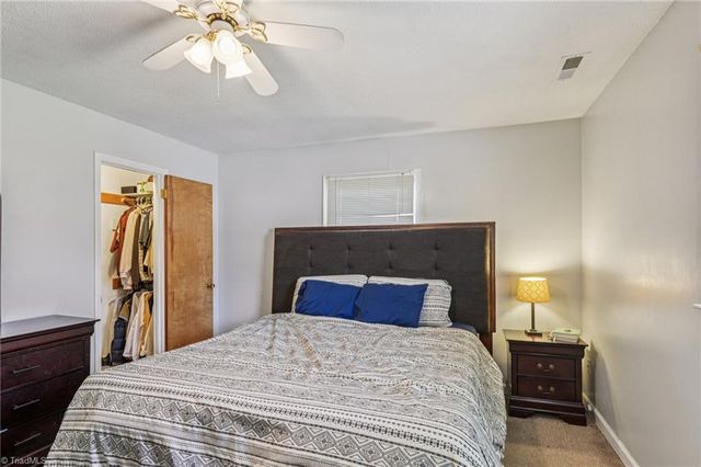 660 S Peace Haven Road, Winston-salem, NC 27103