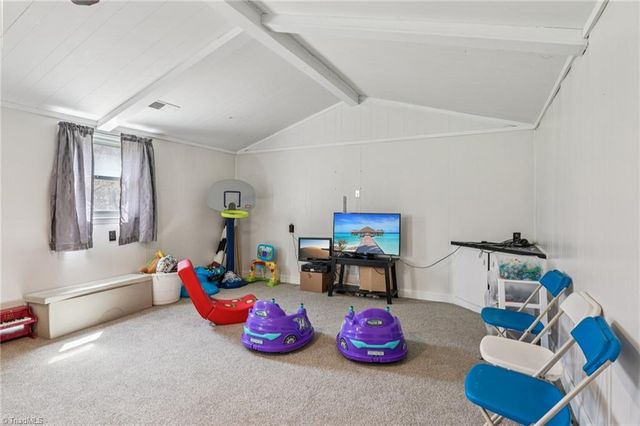 660 S Peace Haven Road, Winston-salem, NC 27103