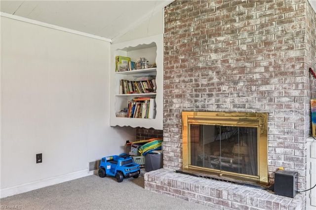 660 S Peace Haven Road, Winston-salem, NC 27103