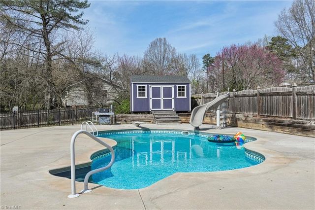 660 S Peace Haven Road, Winston-salem, NC 27103