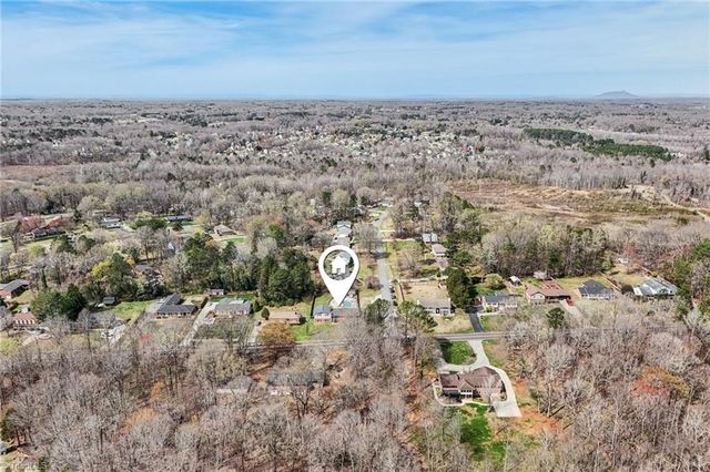 660 S Peace Haven Road, Winston-salem, NC 27103