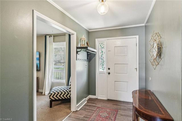 660 S Peace Haven Road, Winston-salem, NC 27103