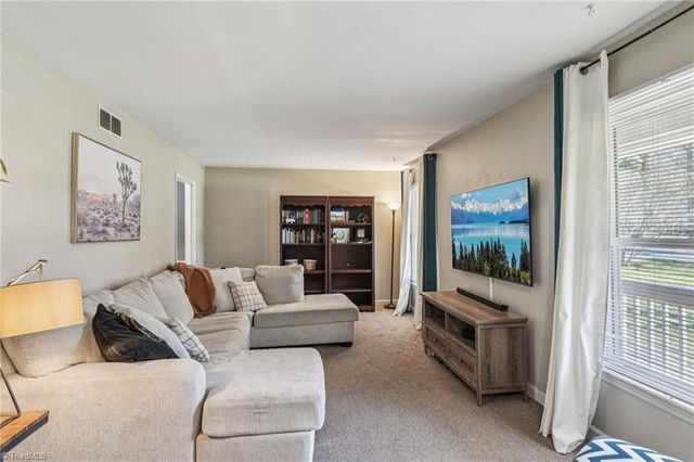 660 S Peace Haven Road, Winston-salem, NC 27103