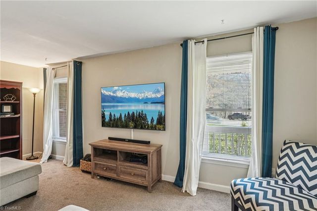 660 S Peace Haven Road, Winston-salem, NC 27103