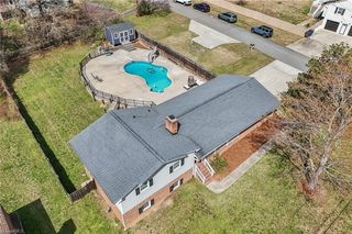 660 S Peace Haven Road, Winston-salem, NC 27103