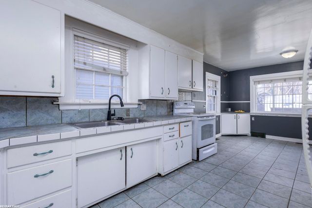 24 Grand Ave Avenue, Mt Clemens, MI 48043