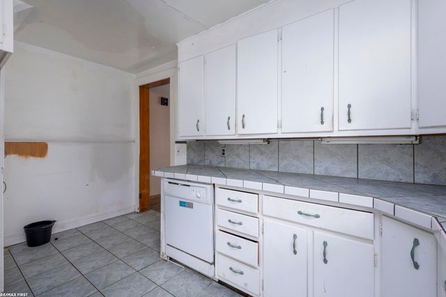 24 Grand Ave Avenue, Mt Clemens, MI 48043