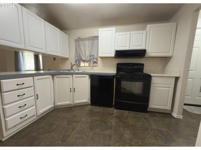 98041 HALLWAY Rd 26, Brookings, OR 97415