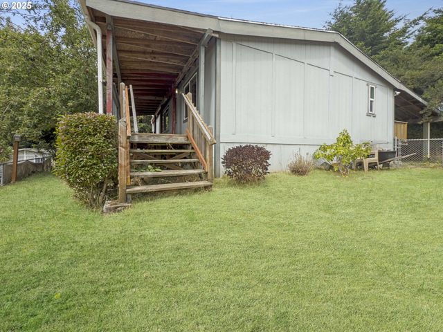 98041 HALLWAY Rd 26, Brookings, OR 97415