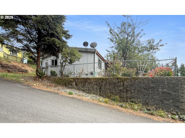 98041 HALLWAY Rd 26, Brookings, OR 97415