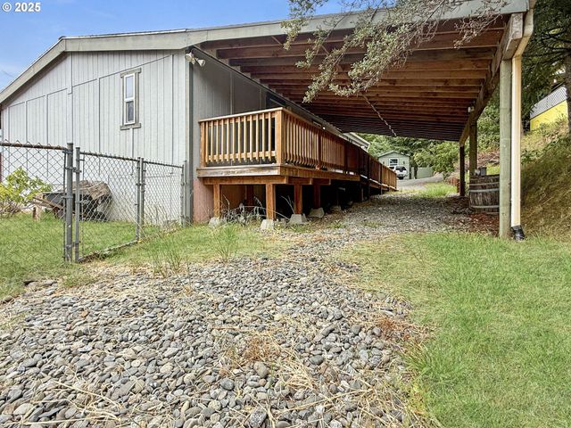 98041 HALLWAY Rd 26, Brookings, OR 97415