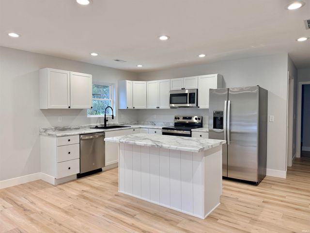 579 NW 3rd Street, Linton, IN 47441