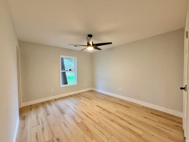 579 NW 3rd Street, Linton, IN 47441