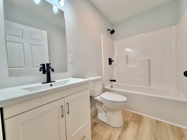 579 NW 3rd Street, Linton, IN 47441