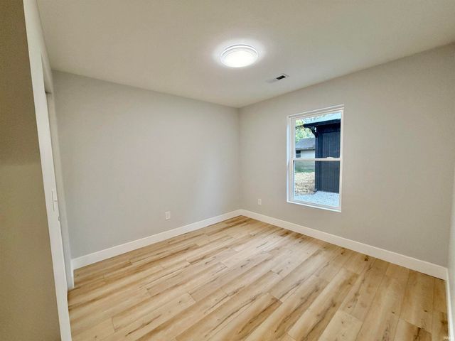 579 NW 3rd Street, Linton, IN 47441