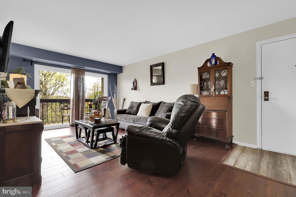 Image 1 of property listing at 1 SUMMIT HILL CT #B-2, Catonsville, MD 21228