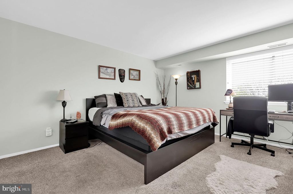 Image 10 of property listing at 1 SUMMIT HILL CT #B-2, Catonsville, MD 21228