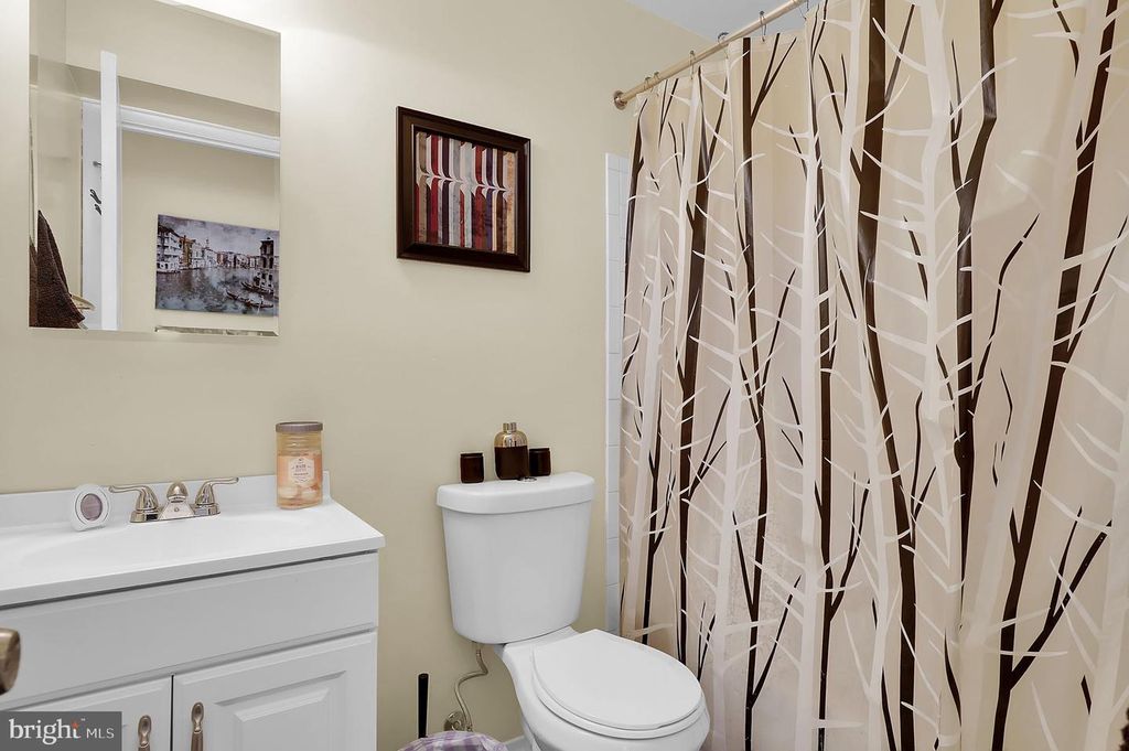 Image 12 of property listing at 1 SUMMIT HILL CT #B-2, Catonsville, MD 21228