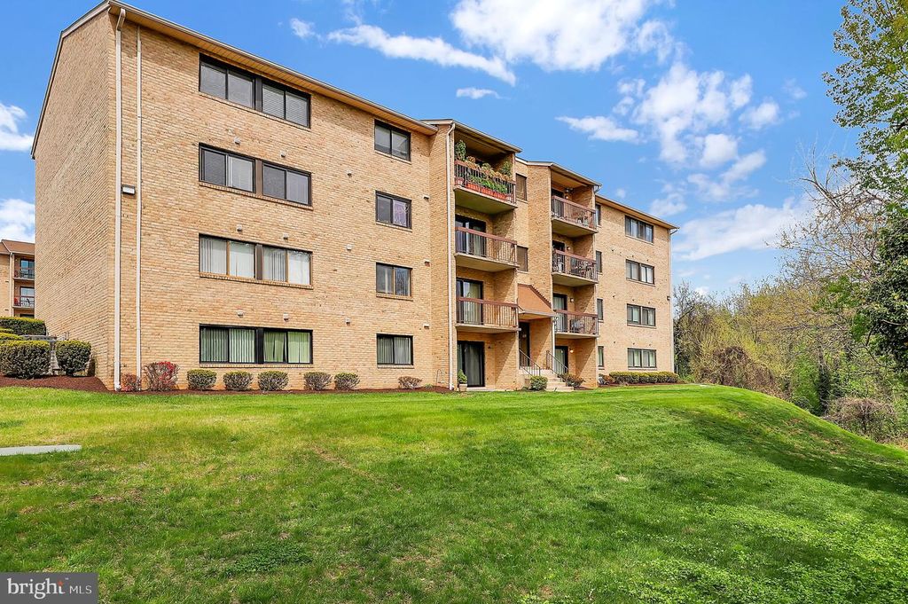Image 14 of property listing at 1 SUMMIT HILL CT #B-2, Catonsville, MD 21228