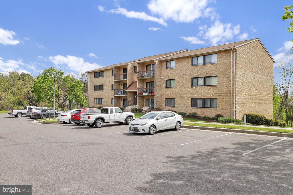 Image 17 of property listing at 1 SUMMIT HILL CT #B-2, Catonsville, MD 21228