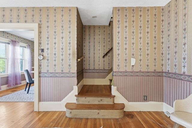 284 Beacon St, Lowell, MA 01850