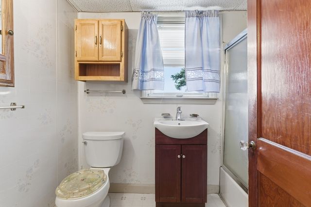 284 Beacon St, Lowell, MA 01850