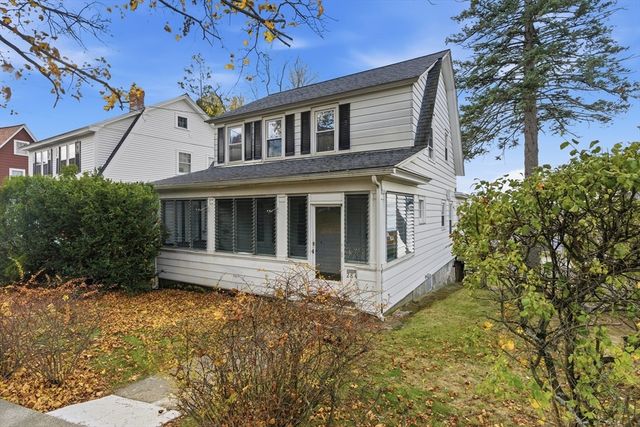 284 Beacon St, Lowell, MA 01850