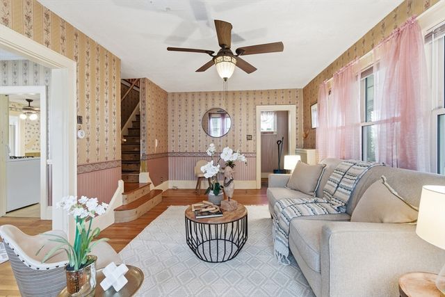 284 Beacon St, Lowell, MA 01850